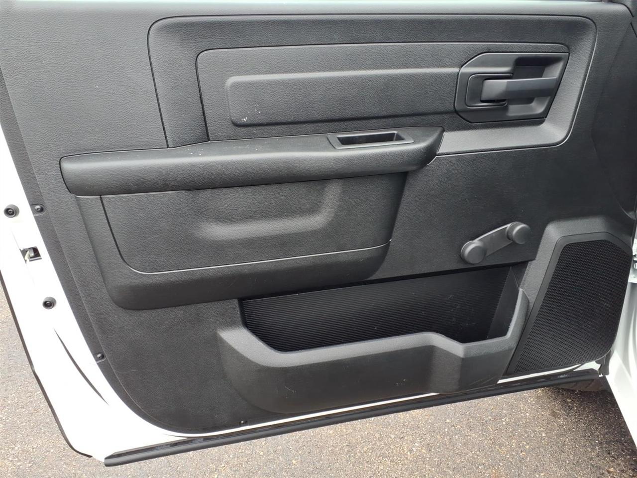 RAM 1500 Classic Tradesman 4x2 Reg Cab 8' Box 2019