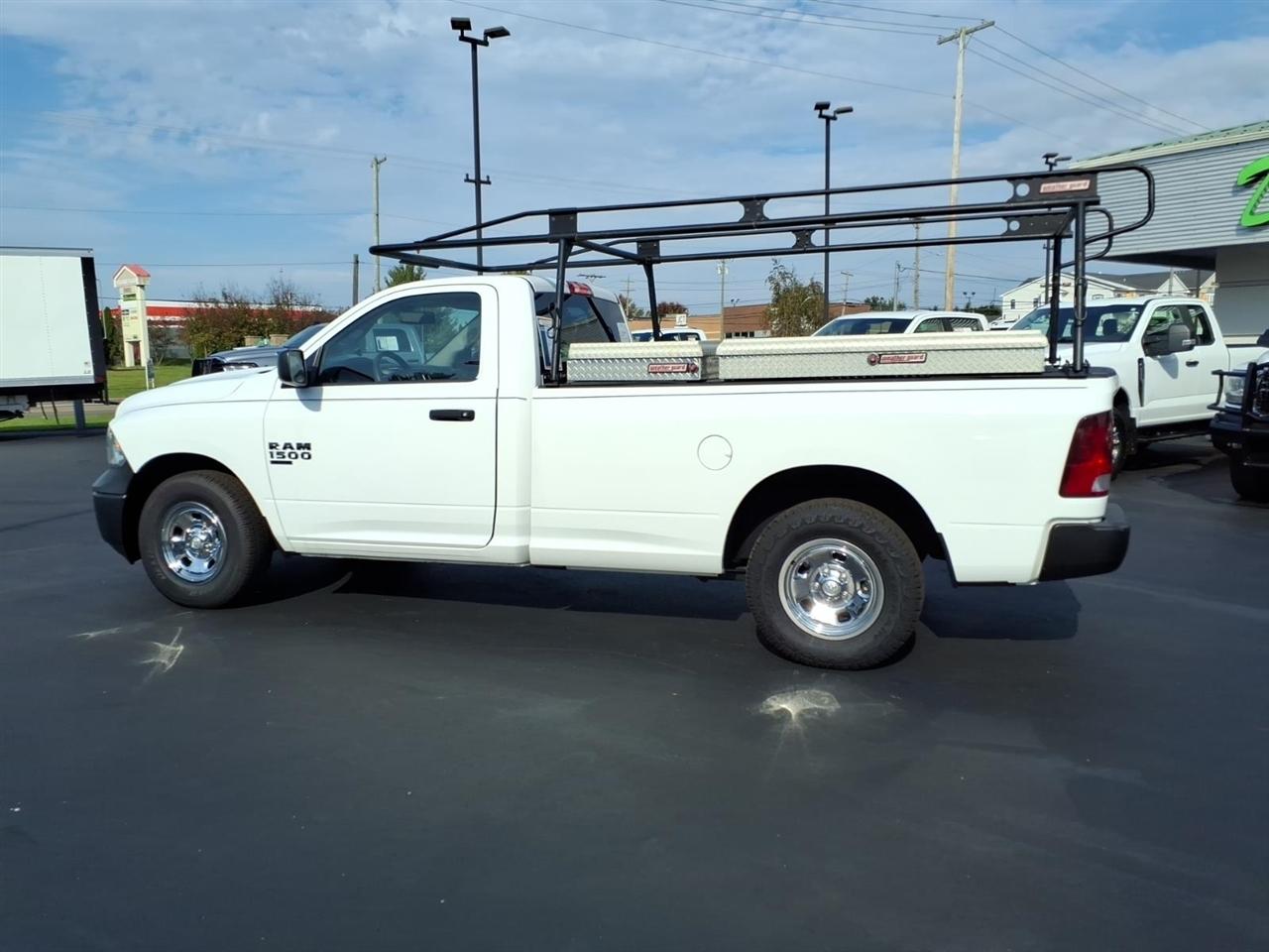 RAM 1500 Classic Tradesman 4x2 Reg Cab 8' Box 2019