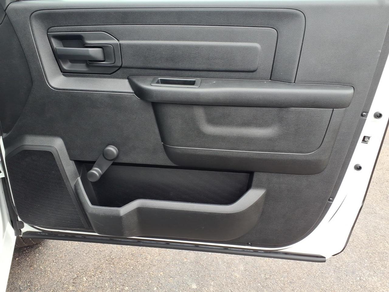 RAM 1500 Classic Tradesman 4x2 Reg Cab 8' Box 2019