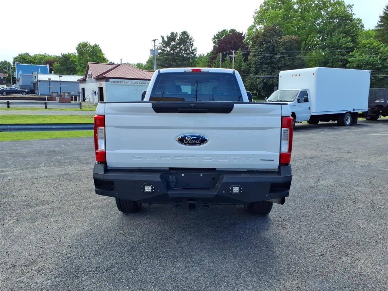Ford Super Duty F-250 SRW XL 4WD Crew Cab 8' Box 2018
