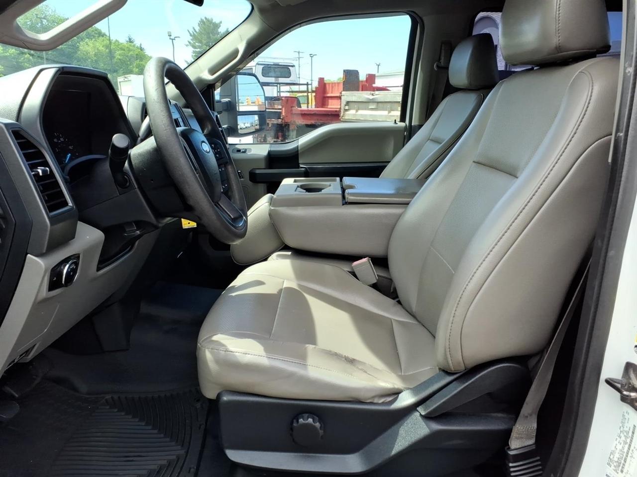 Ford Super Duty F-250 SRW XL 4WD Crew Cab 8' Box 2018