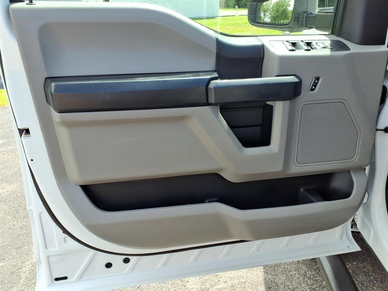 Ford Super Duty F-250 SRW XL 4WD Crew Cab 8' Box 2018