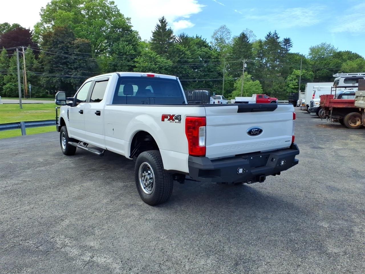 Ford Super Duty F-250 SRW XL 4WD Crew Cab 8' Box 2018