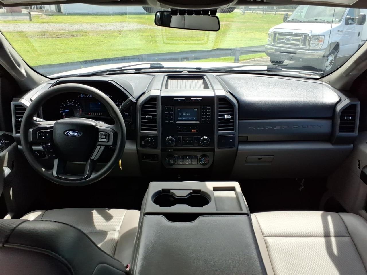 Ford Super Duty F-250 SRW XL 4WD Crew Cab 8' Box 2018