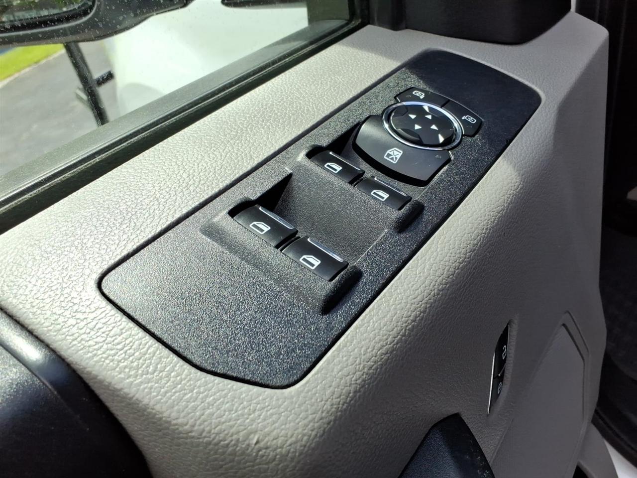 Ford Super Duty F-250 SRW XL 4WD Crew Cab 8' Box 2018