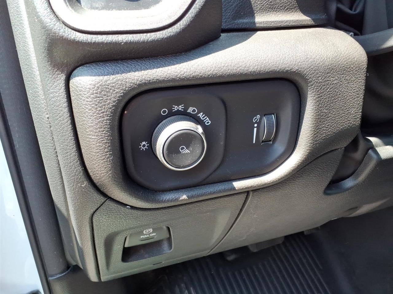 RAM 1500 Tradesman 4x4 Quad Cab 6'4" Box 2024