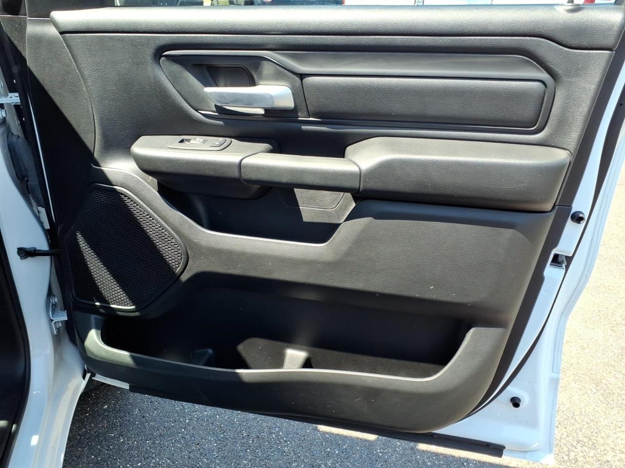 RAM 1500 Tradesman 4x4 Quad Cab 6'4" Box 2024