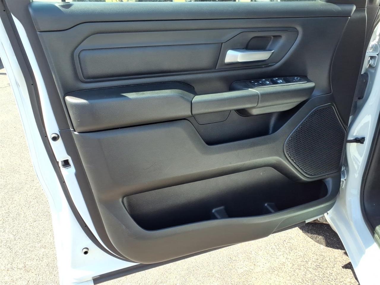 RAM 1500 Tradesman 4x4 Quad Cab 6'4" Box 2024