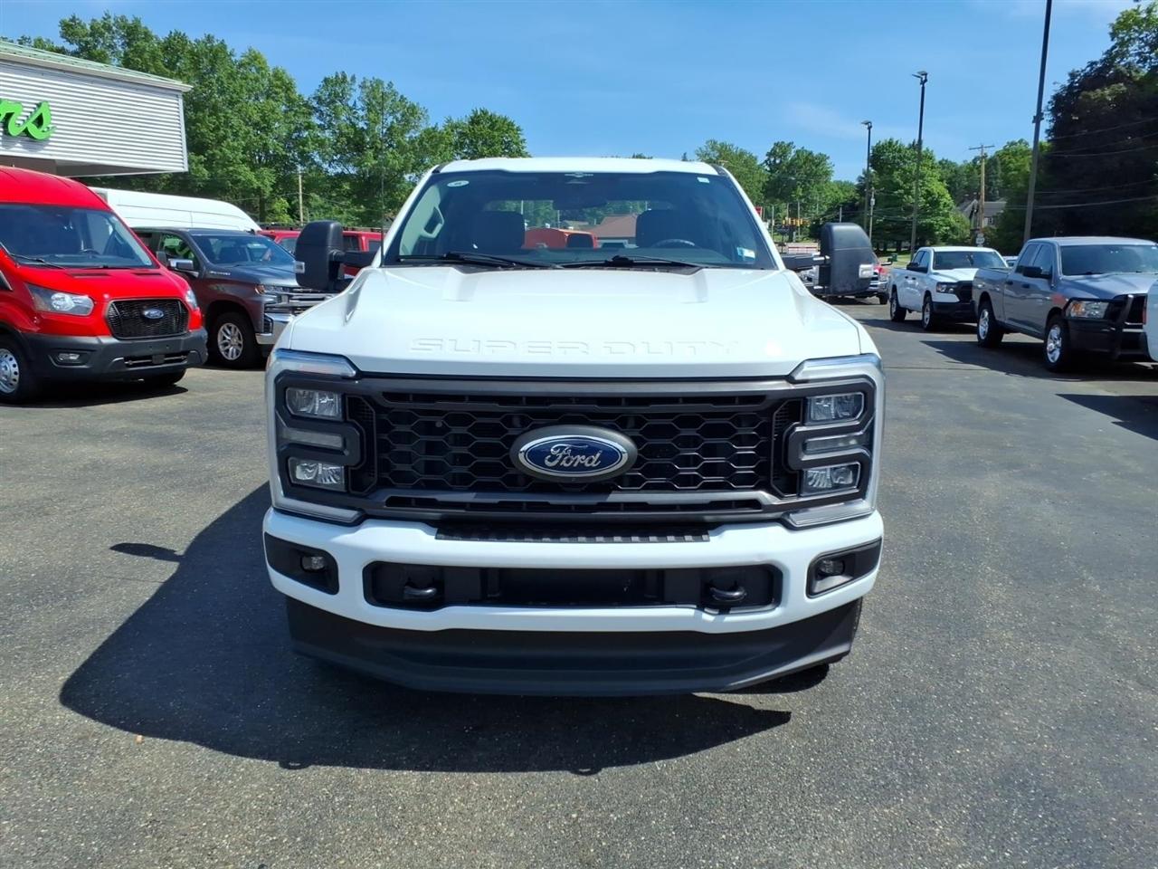 Ford Super Duty F-250 SRW XL 4WD Crew Cab 6.75' Box 2023
