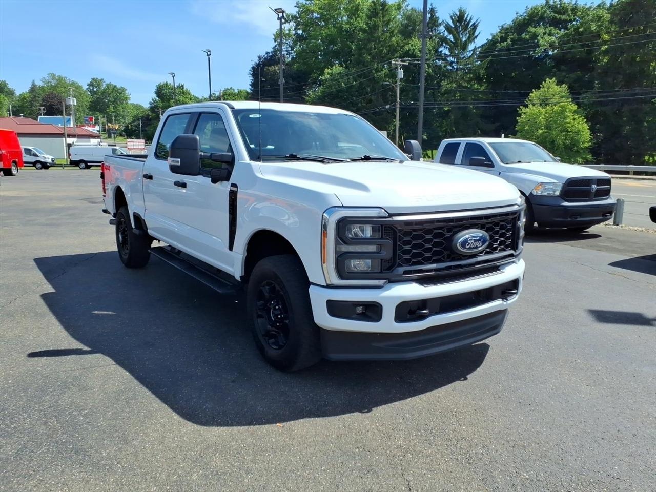 Ford Super Duty F-250 SRW XL 4WD Crew Cab 6.75' Box 2023