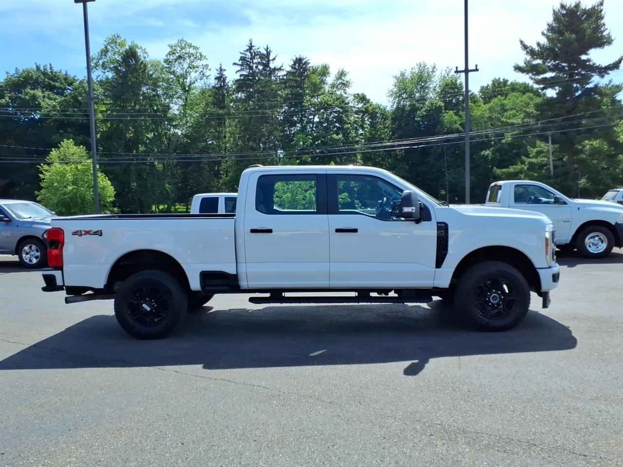 Ford Super Duty F-250 SRW XL 4WD Crew Cab 6.75' Box 2023