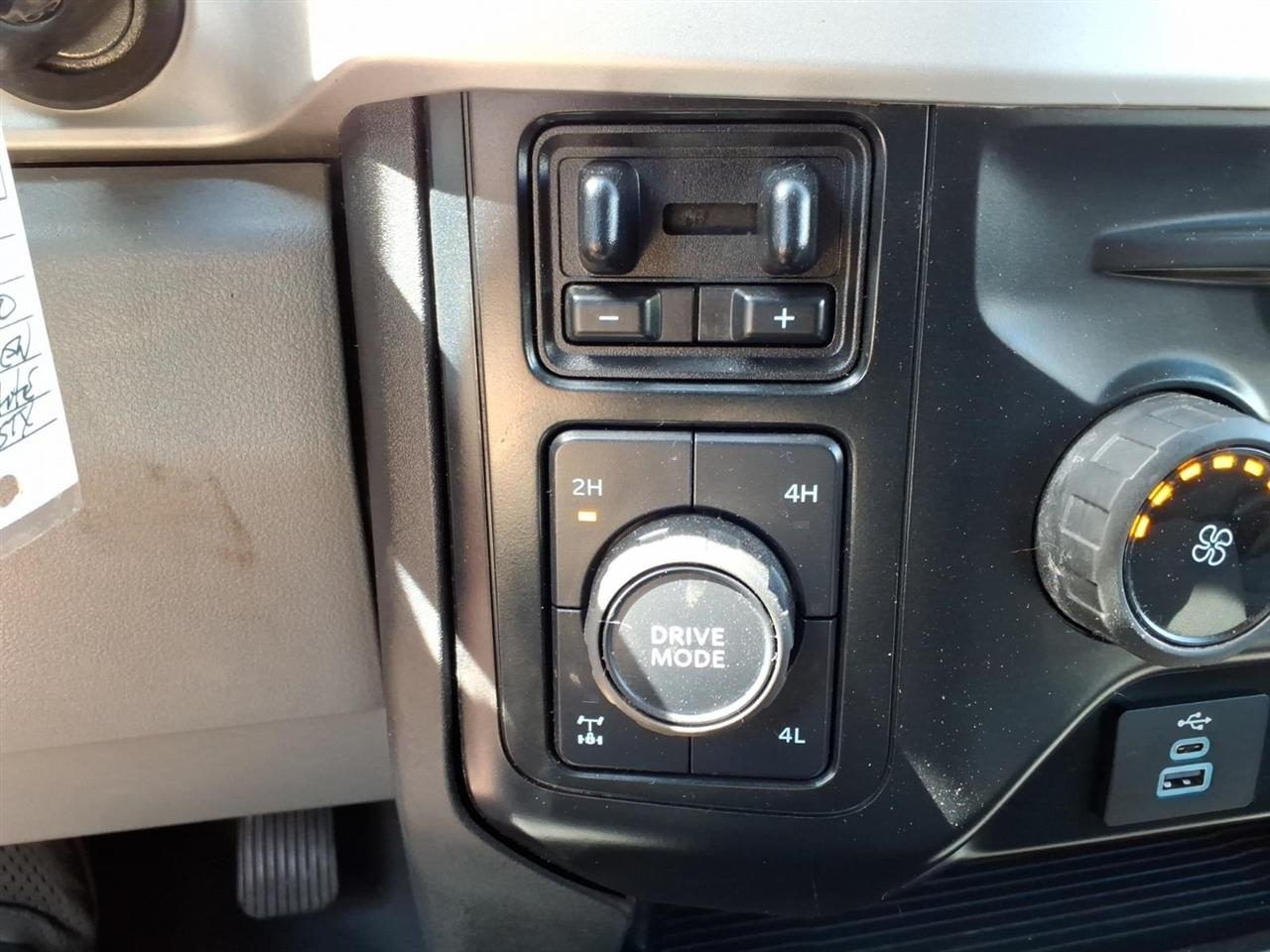 Ford Super Duty F-250 SRW XL 4WD Crew Cab 6.75' Box 2023