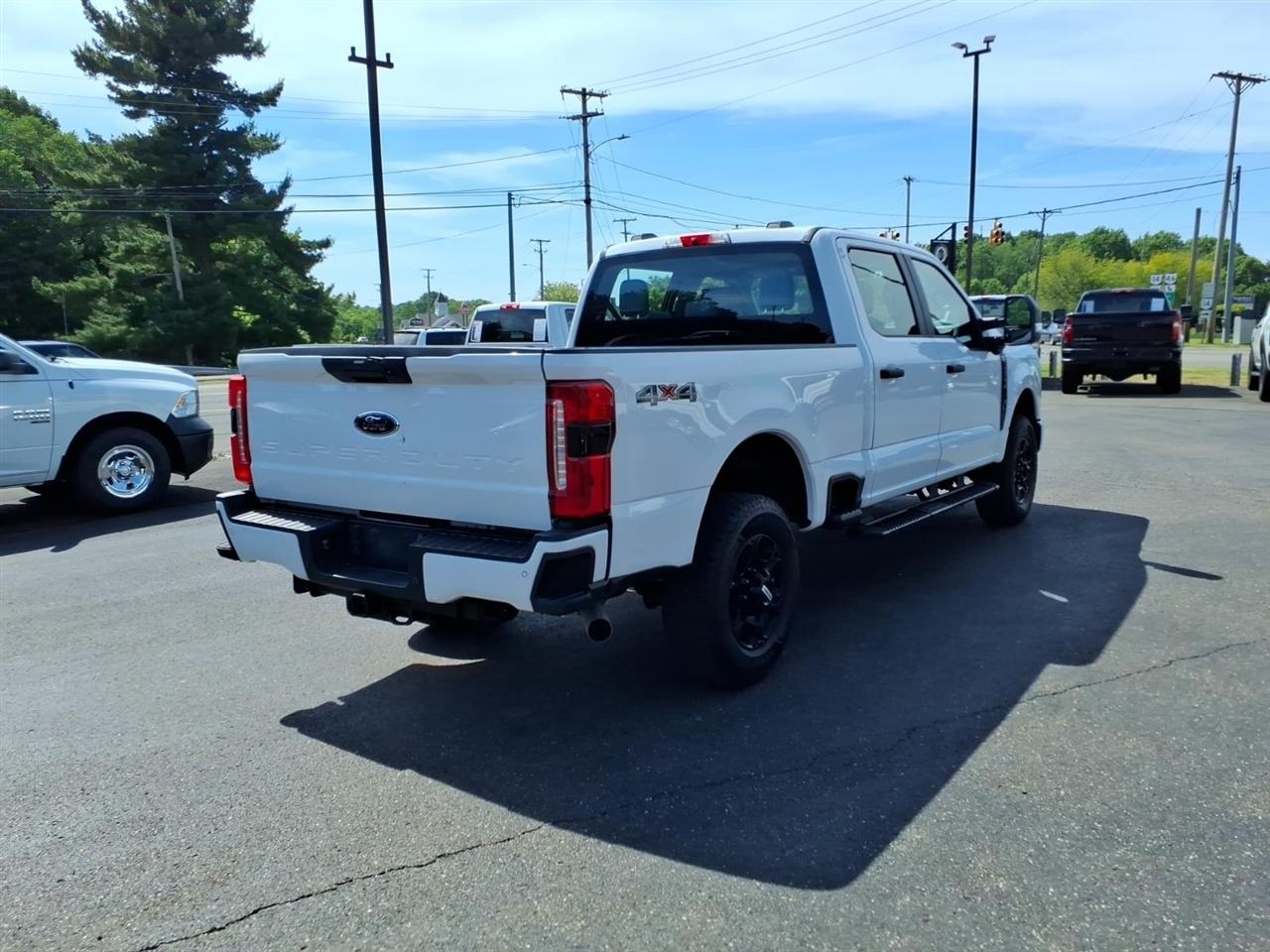 Ford Super Duty F-250 SRW XL 4WD Crew Cab 6.75' Box 2023