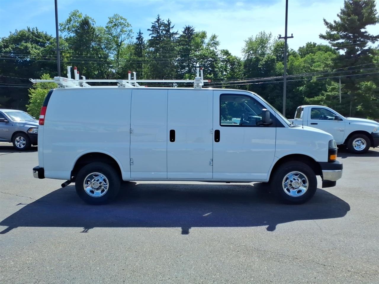 Chevrolet Express Cargo Van RWD 2500 135" 2022