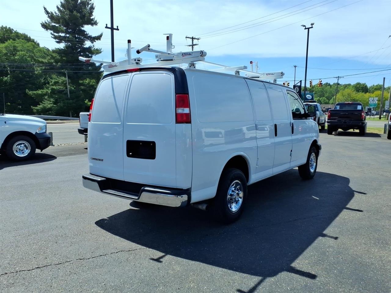 Chevrolet Express Cargo Van RWD 2500 135" 2022