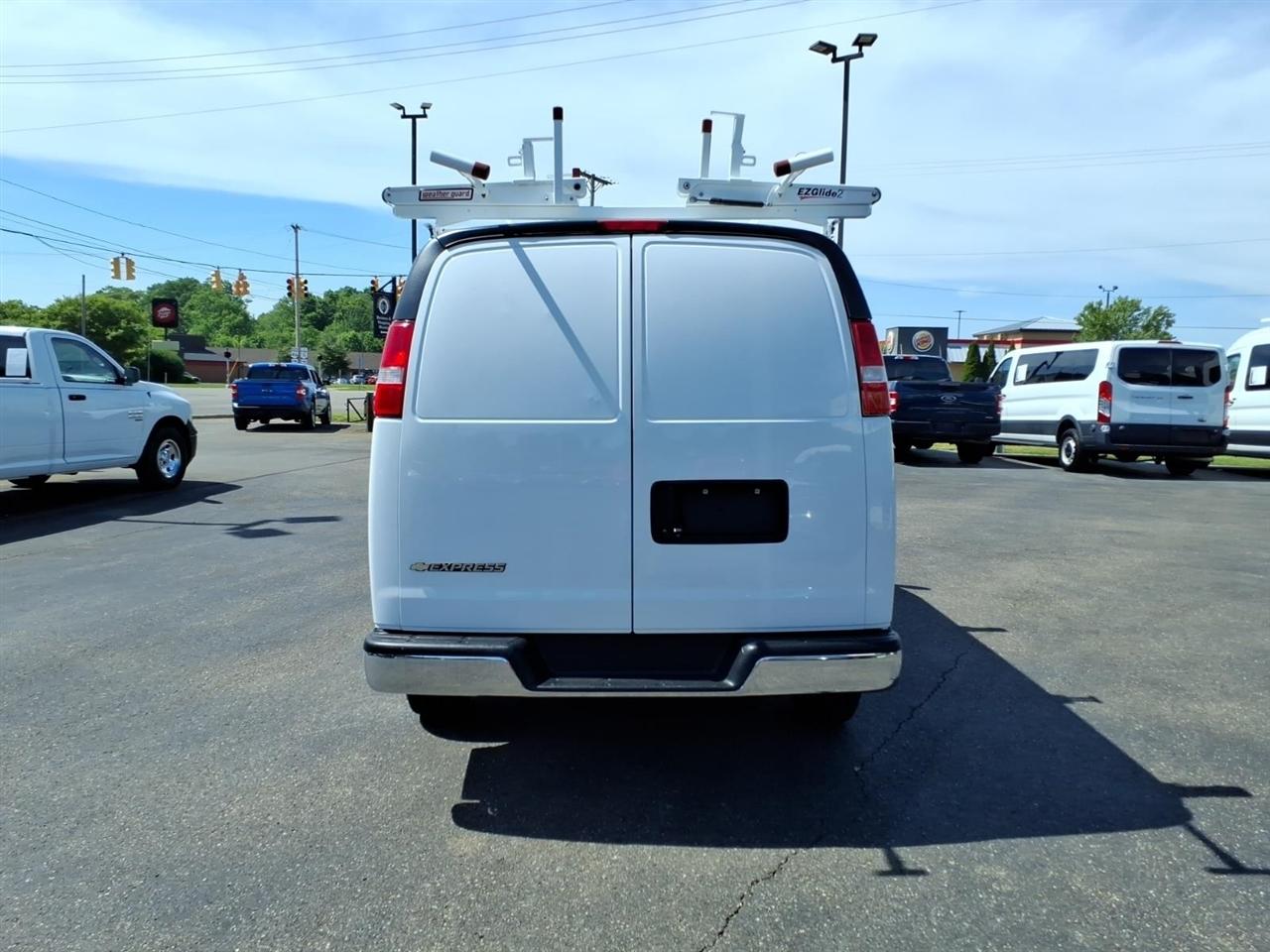Chevrolet Express Cargo Van RWD 2500 135" 2022
