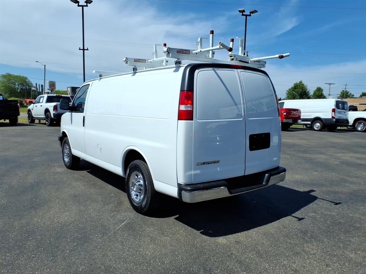 Chevrolet Express Cargo Van RWD 2500 135" 2022