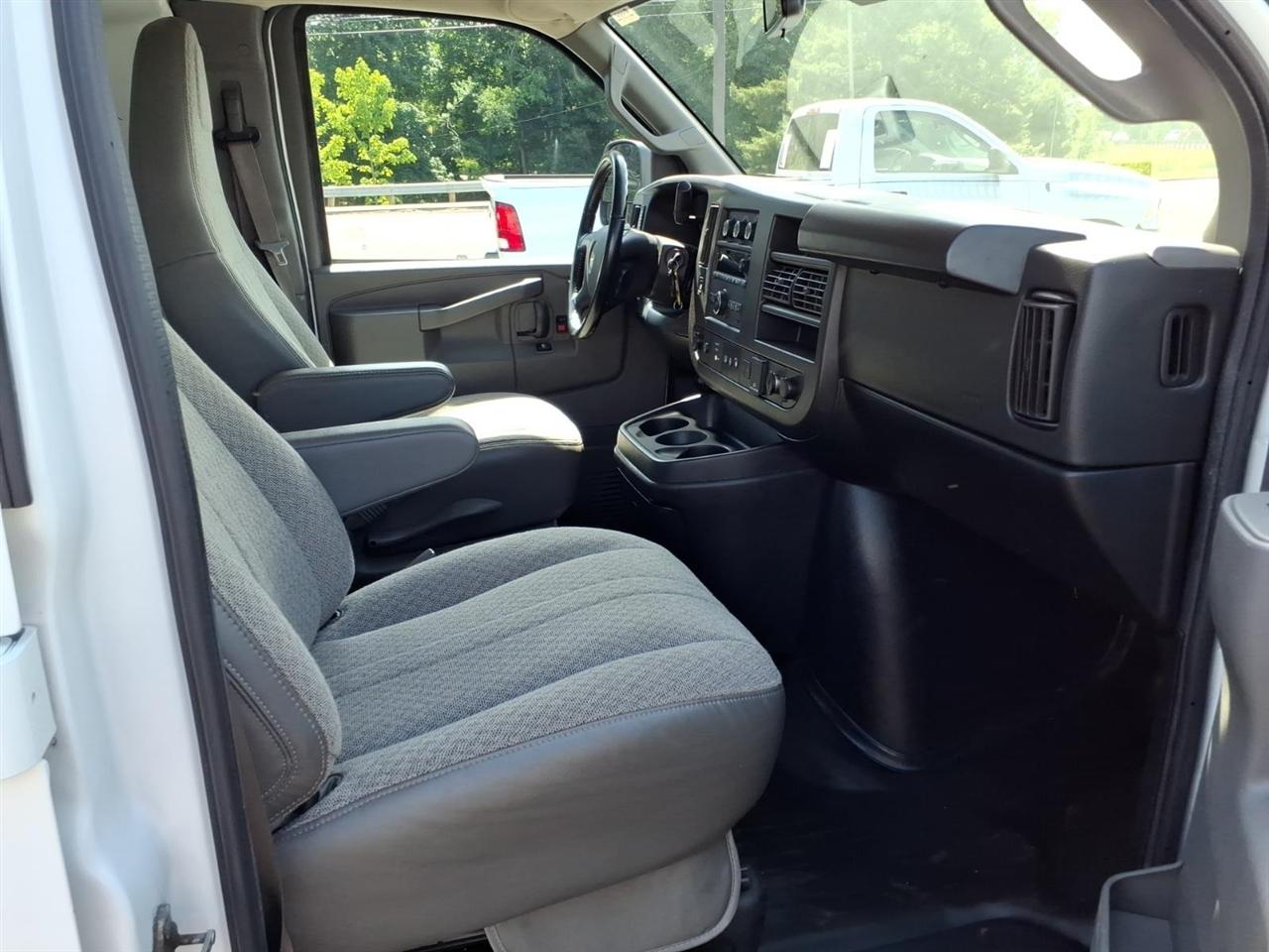 Chevrolet Express Cargo Van RWD 2500 135" 2022