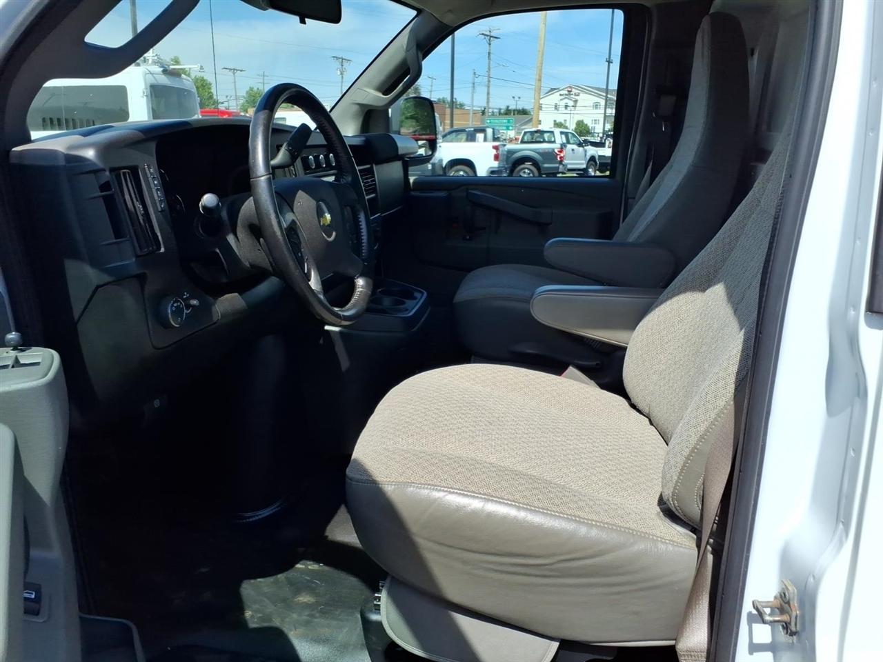 Chevrolet Express Cargo Van RWD 2500 135" 2022