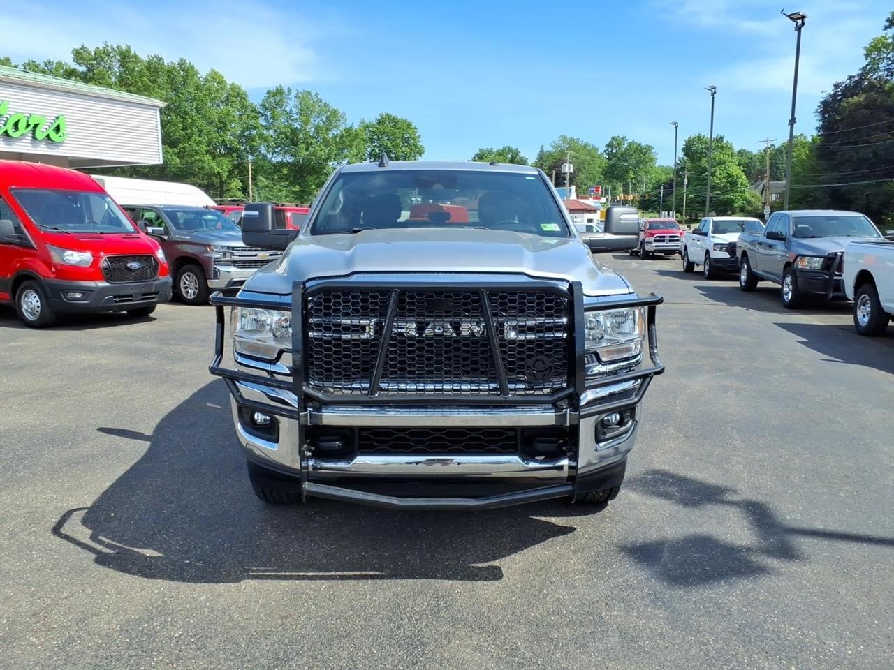 RAM 2500 Tradesman 4x4 Crew Cab 8' Box 2023