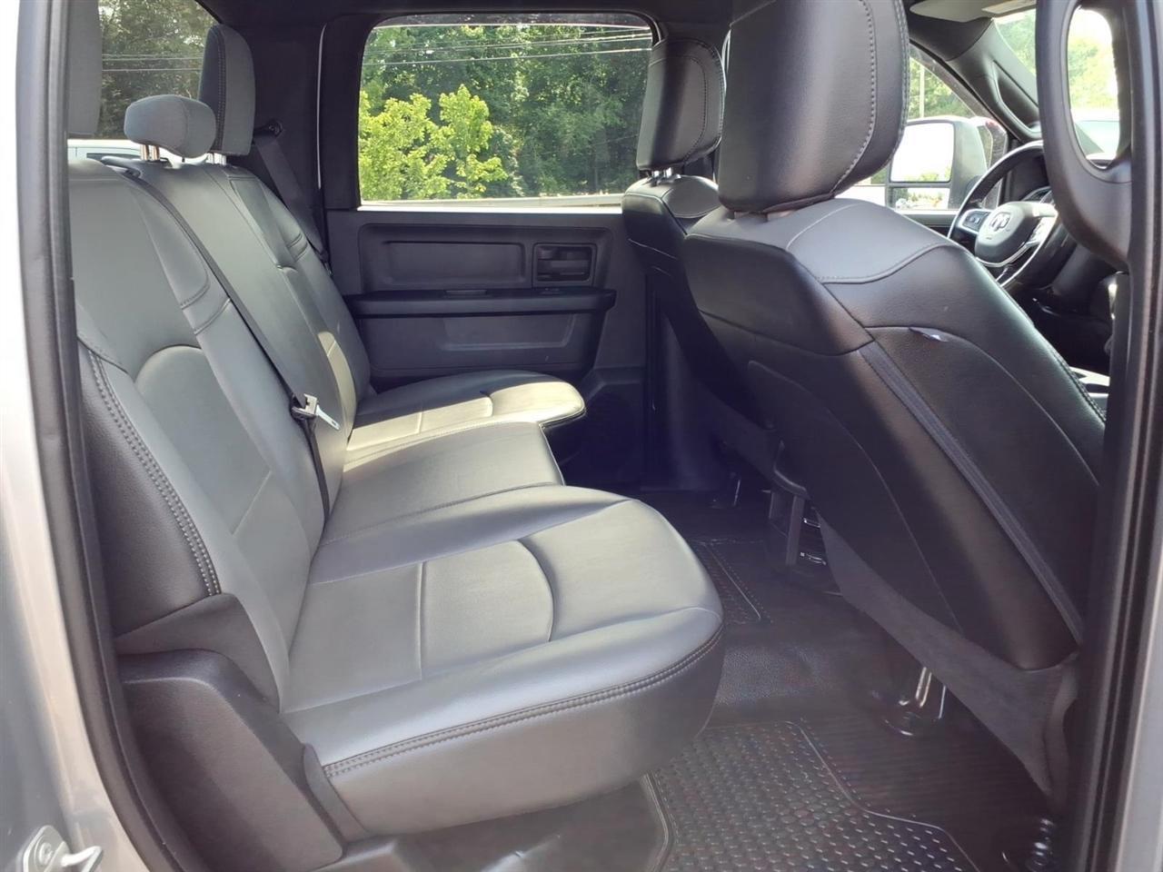 RAM 2500 Tradesman 4x4 Crew Cab 8' Box 2023