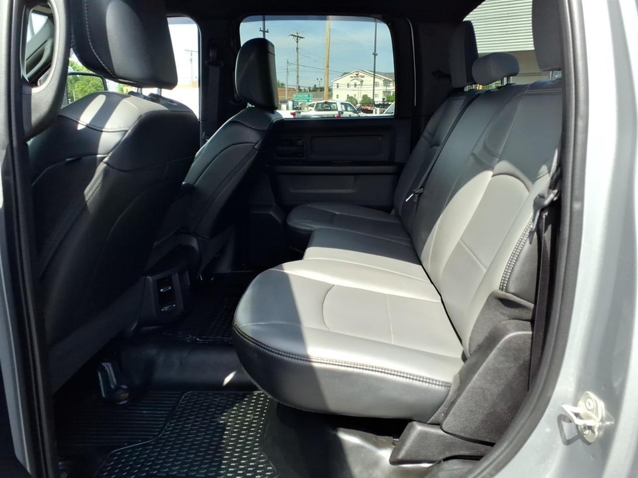 RAM 2500 Tradesman 4x4 Crew Cab 8' Box 2023