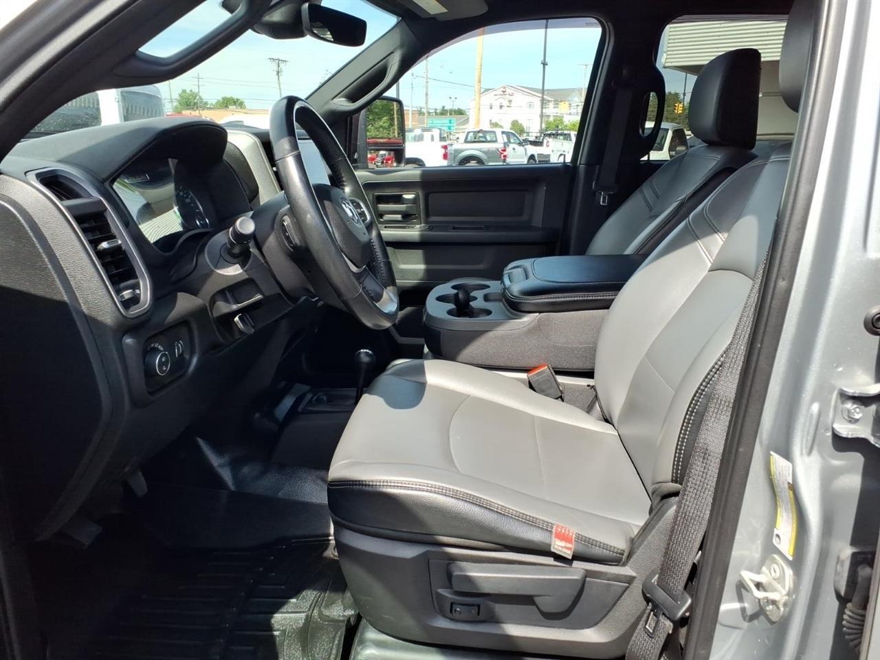 RAM 2500 Tradesman 4x4 Crew Cab 8' Box 2023