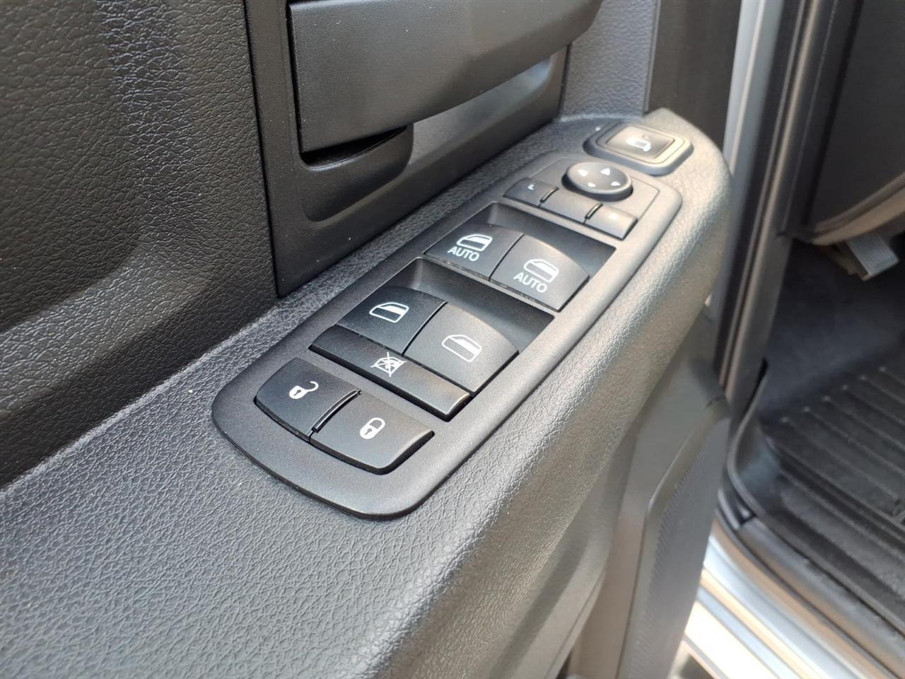 RAM 2500 Tradesman 4x4 Crew Cab 8' Box 2023