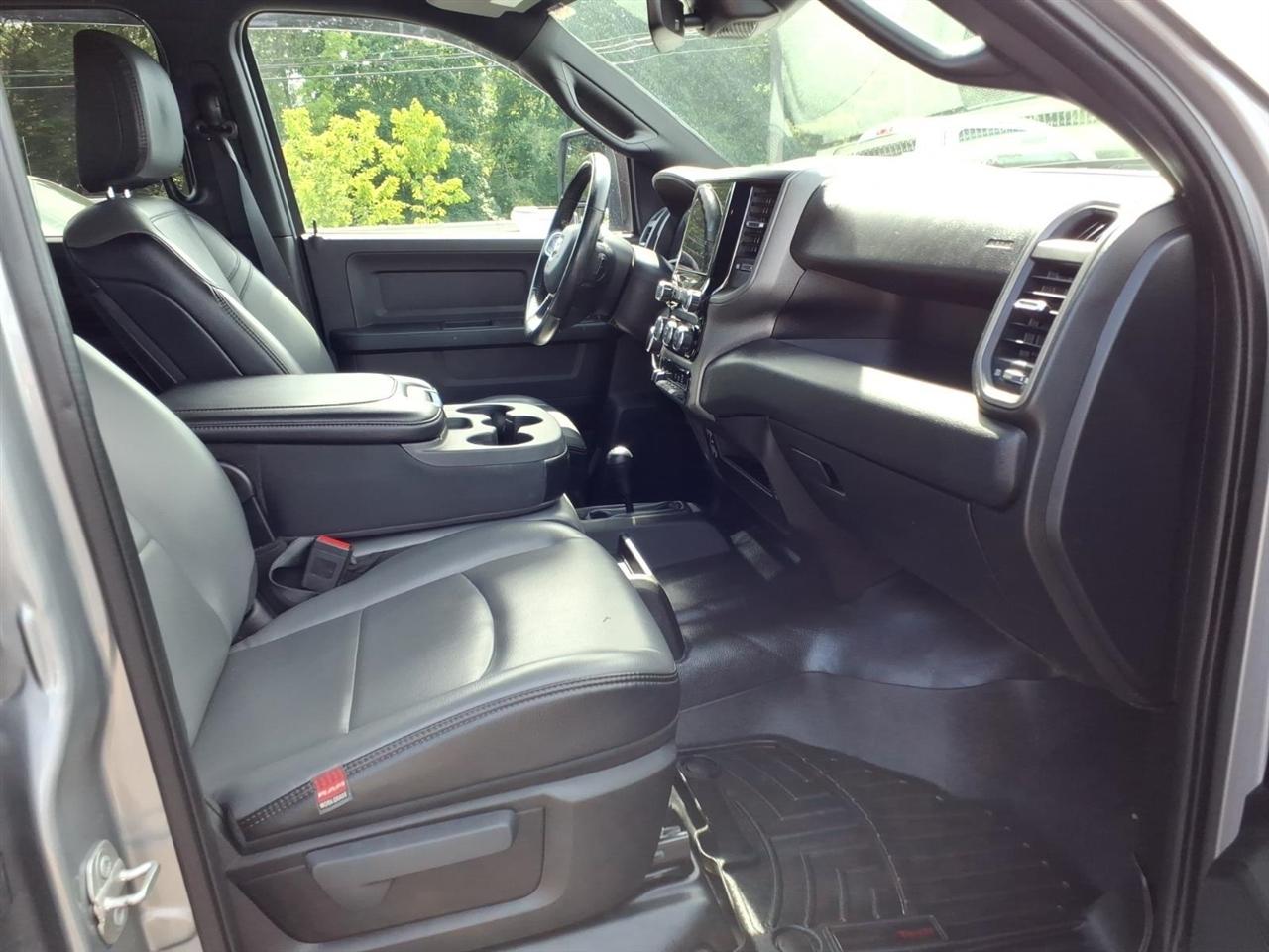 RAM 2500 Tradesman 4x4 Crew Cab 8' Box 2023