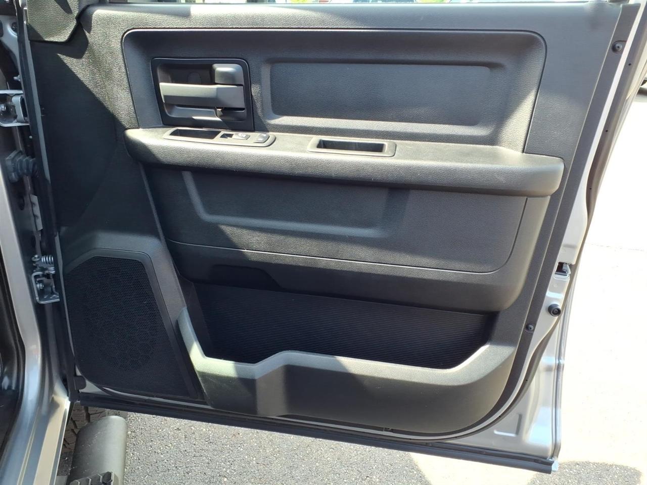 RAM 2500 Tradesman 4x4 Crew Cab 8' Box 2023