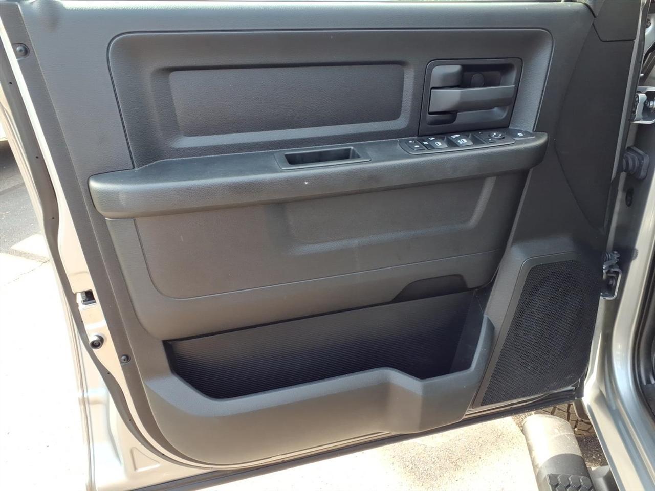 RAM 2500 Tradesman 4x4 Crew Cab 8' Box 2023