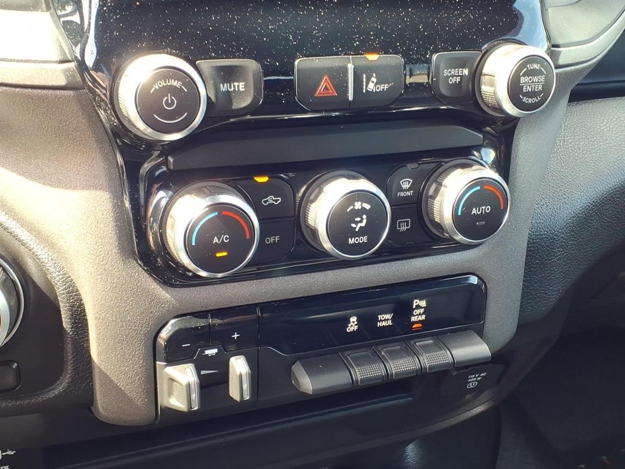 RAM 2500 Tradesman 4x4 Crew Cab 8' Box 2023