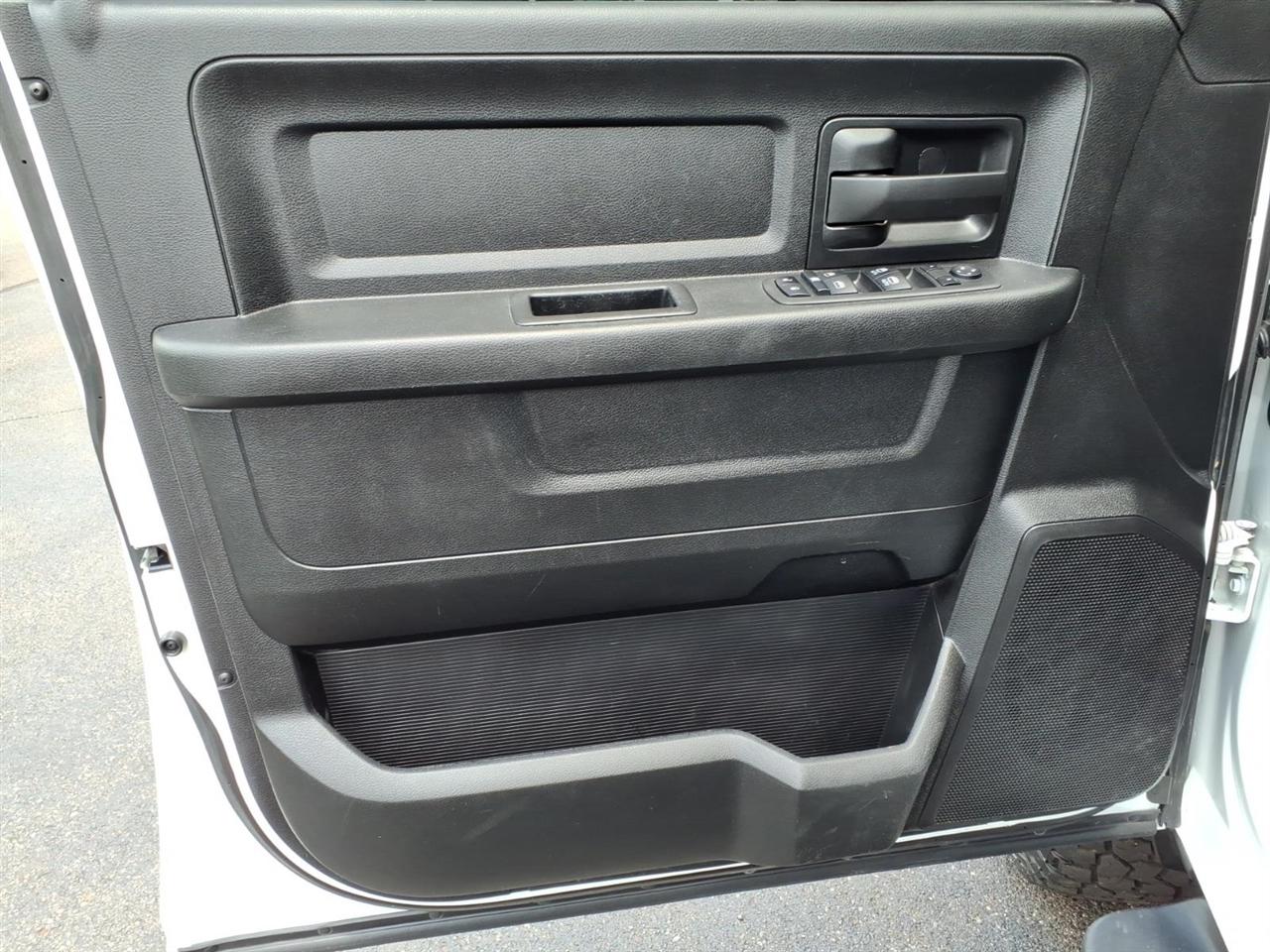 RAM 2500 Tradesman 4x4 Crew Cab 8' Box 2022