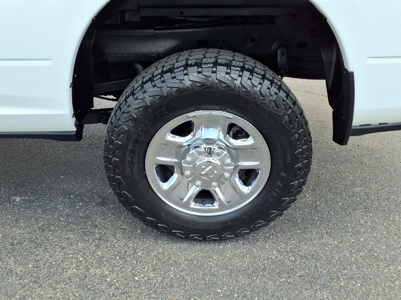 RAM 2500 Tradesman 4x4 Crew Cab 8' Box 2022