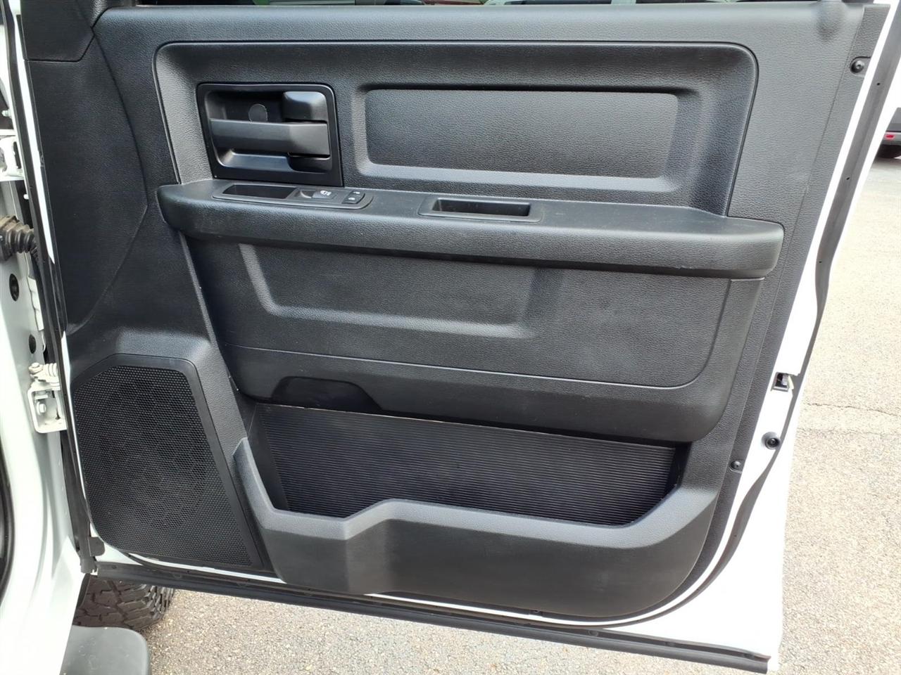 RAM 2500 Tradesman 4x4 Crew Cab 8' Box 2022