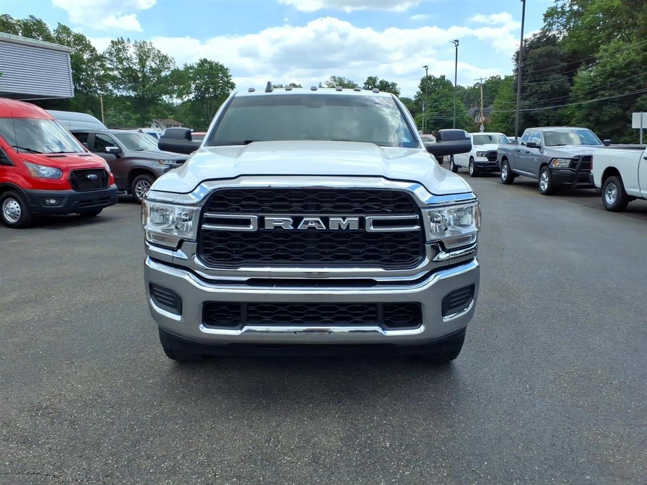 RAM 2500 Tradesman 4x4 Crew Cab 8' Box 2022