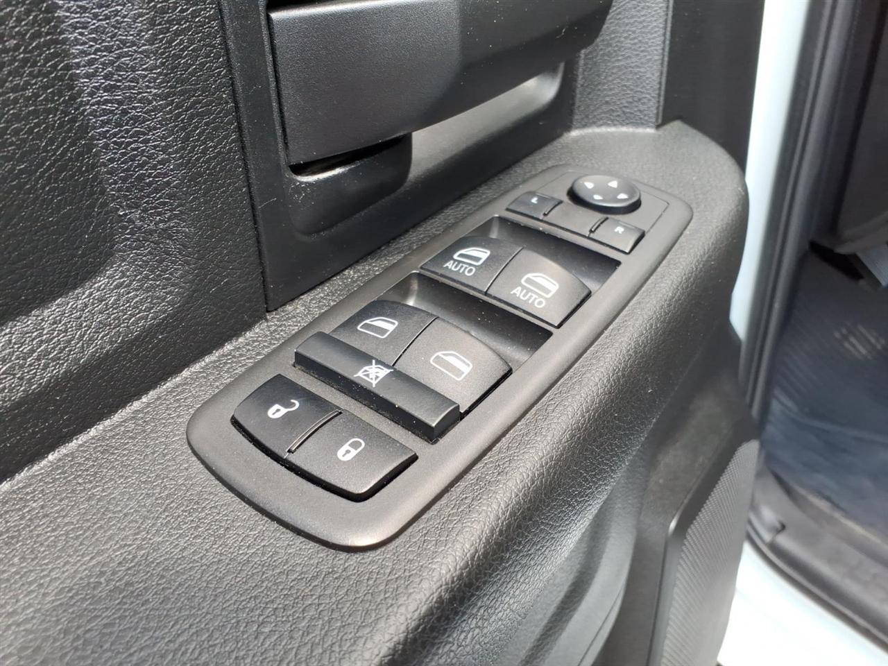 RAM 2500 Tradesman 4x4 Crew Cab 8' Box 2022