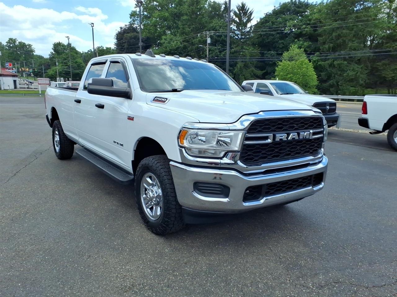 RAM 2500 Tradesman 4x4 Crew Cab 8' Box 2022