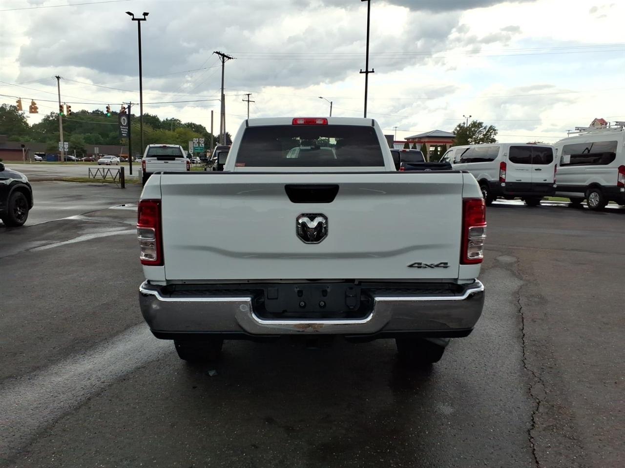 RAM 2500 Tradesman 4x4 Crew Cab 8' Box 2024