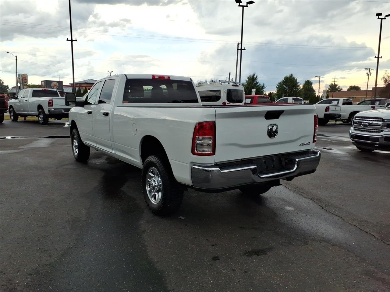 RAM 2500 Tradesman 4x4 Crew Cab 8' Box 2024