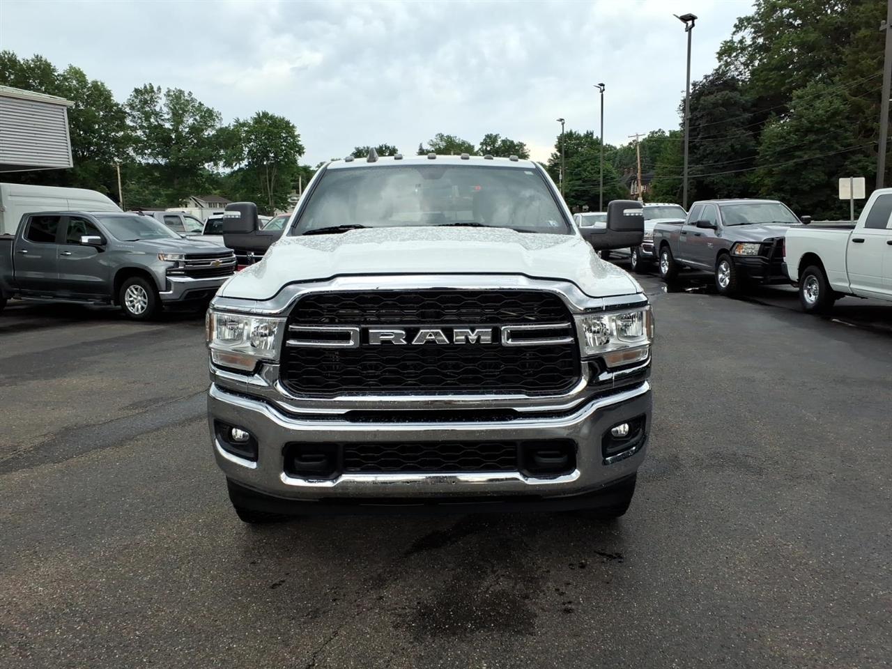 RAM 2500 Tradesman 4x4 Crew Cab 8' Box 2024