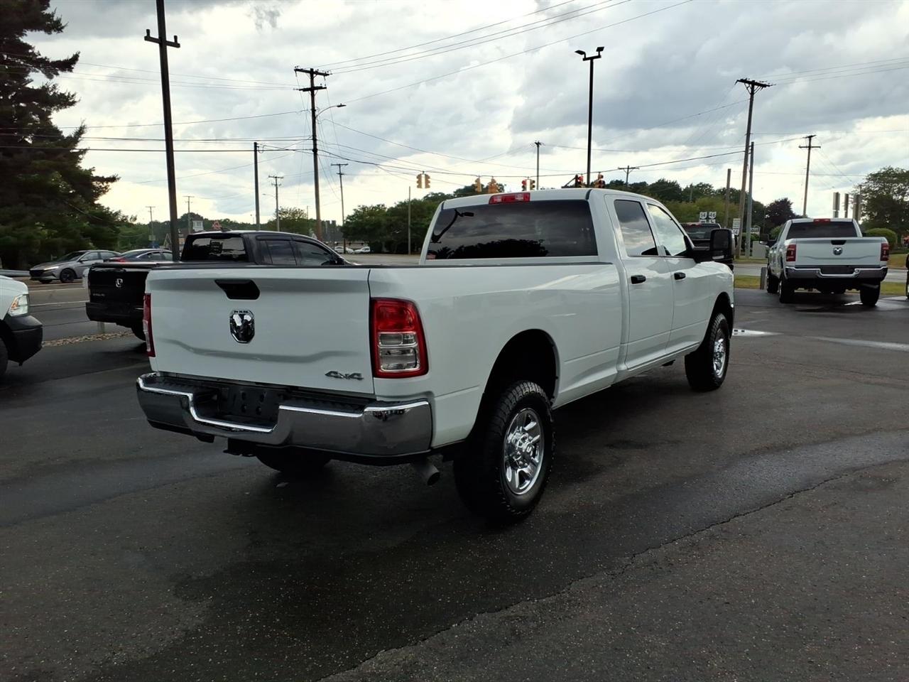 RAM 2500 Tradesman 4x4 Crew Cab 8' Box 2024