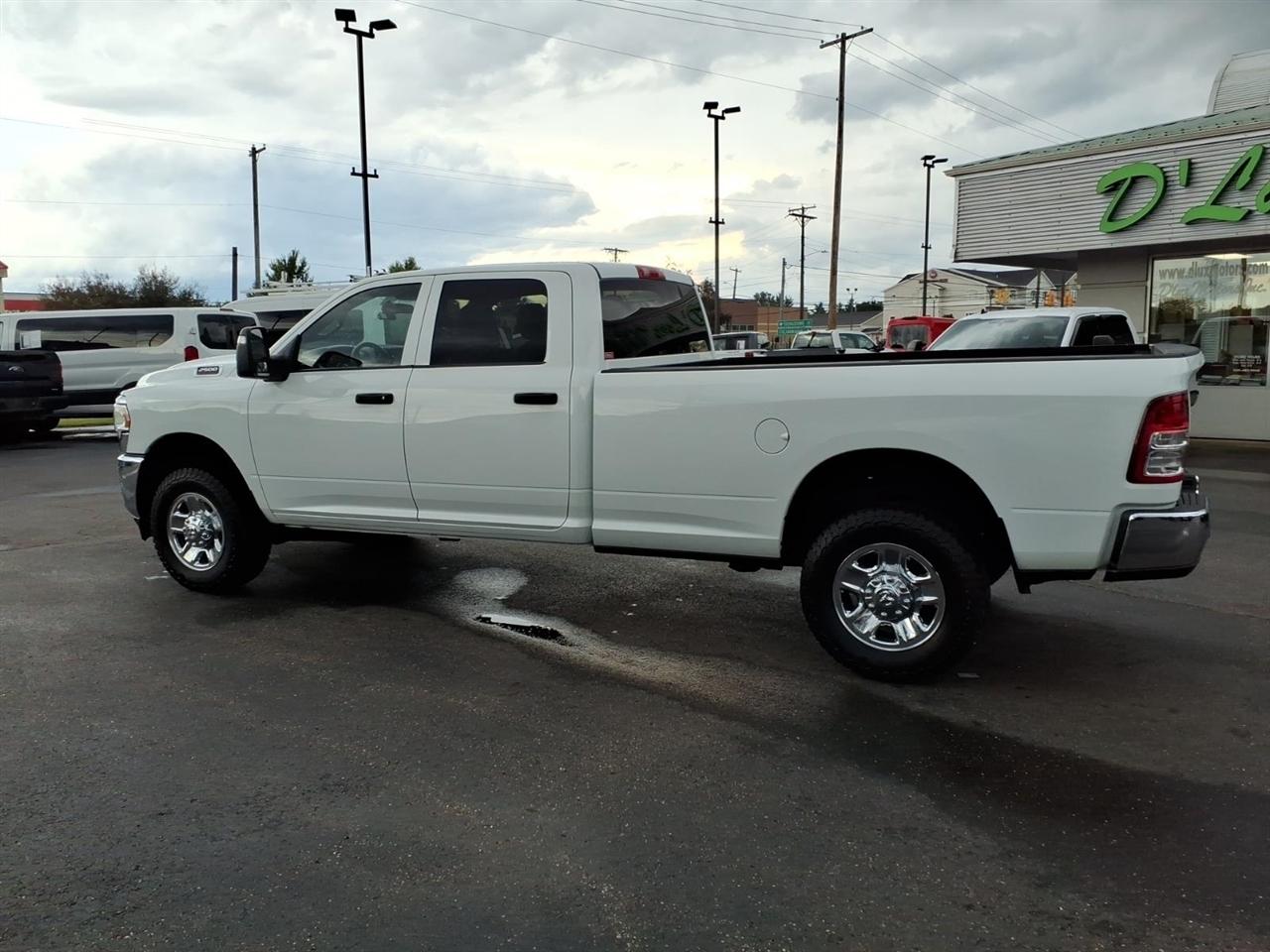 RAM 2500 Tradesman 4x4 Crew Cab 8' Box 2024