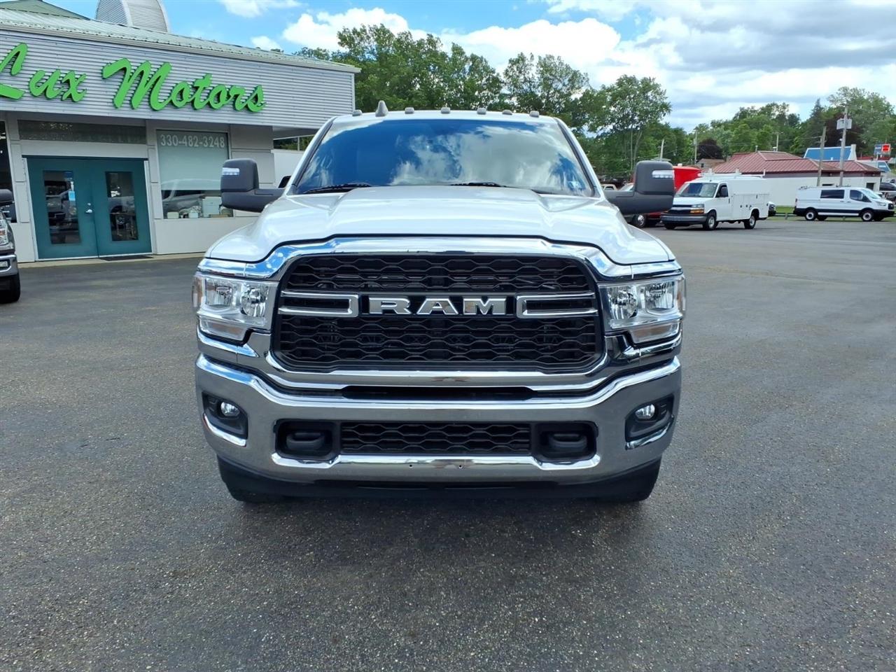 RAM 2500 Tradesman 4x4 Crew Cab 8' Box 2024