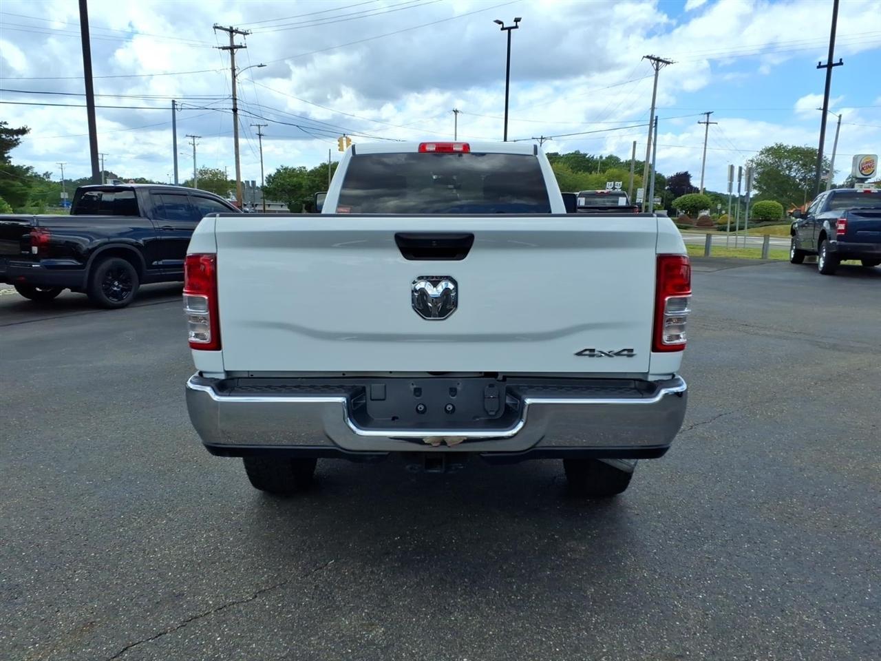 RAM 2500 Tradesman 4x4 Crew Cab 8' Box 2024