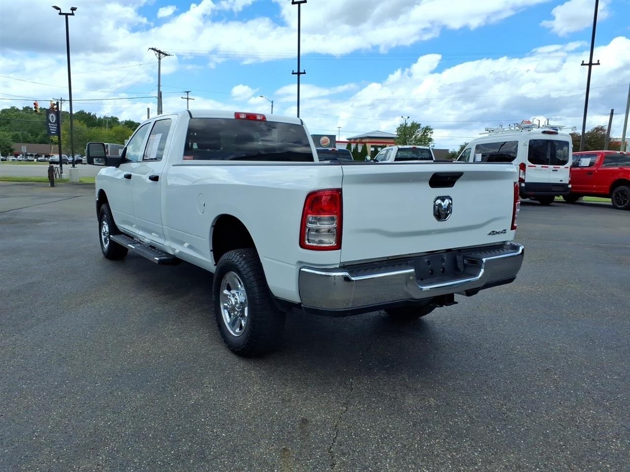 RAM 2500 Tradesman 4x4 Crew Cab 8' Box 2024