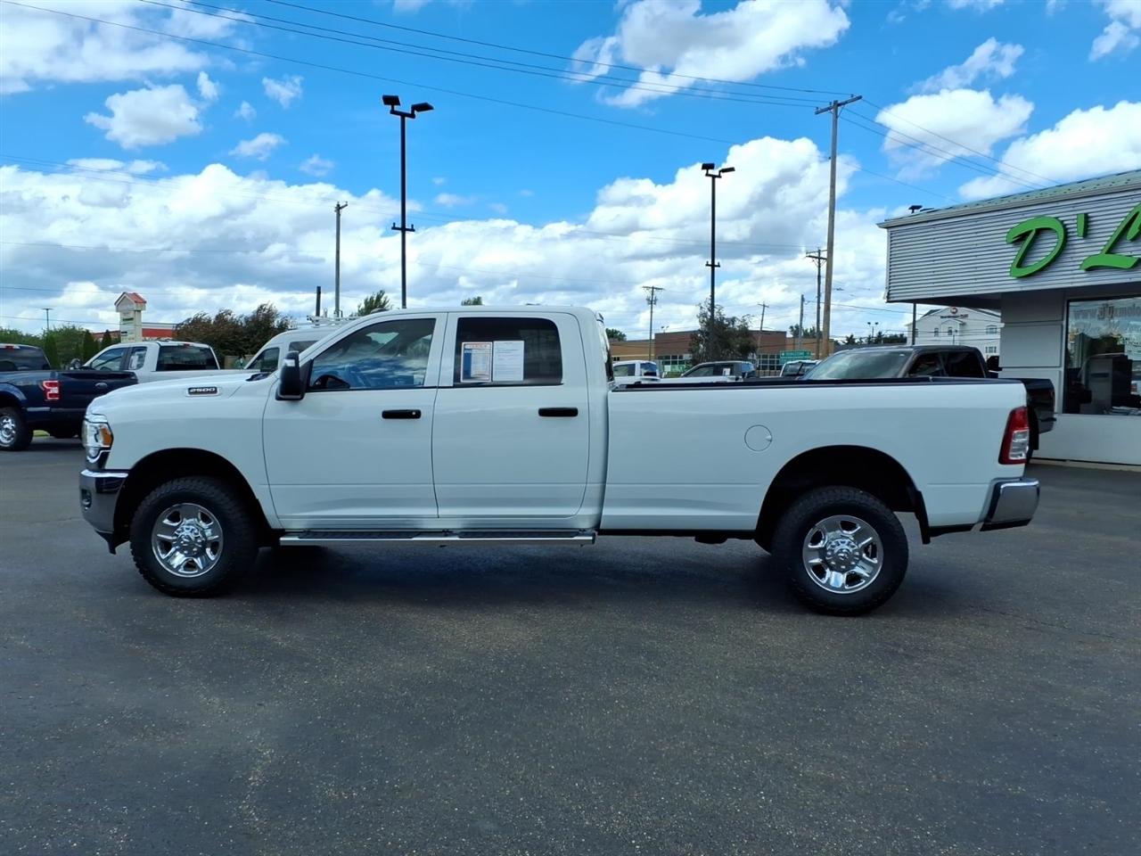 RAM 2500 Tradesman 4x4 Crew Cab 8' Box 2024