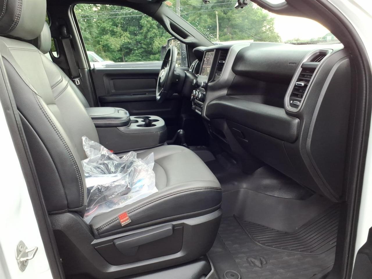 RAM 2500 Tradesman 4x4 Crew Cab 8' Box 2024