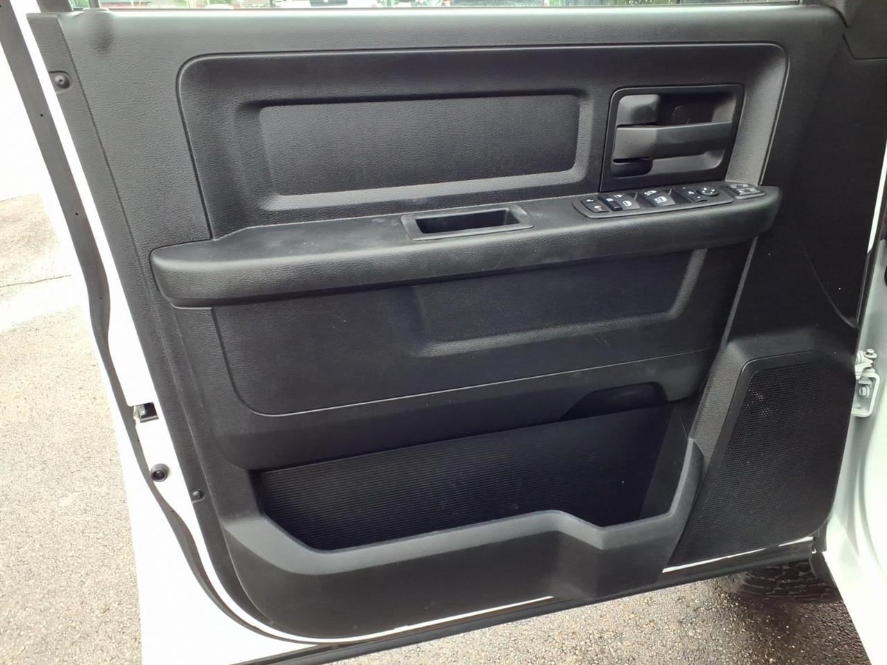 RAM 2500 Tradesman 4x4 Crew Cab 8' Box 2024