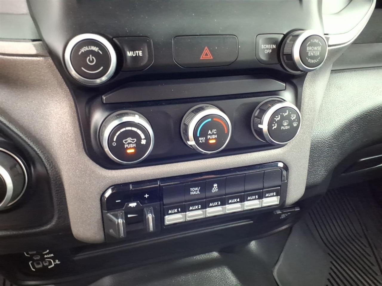 RAM 2500 Tradesman 4x4 Crew Cab 8' Box 2024
